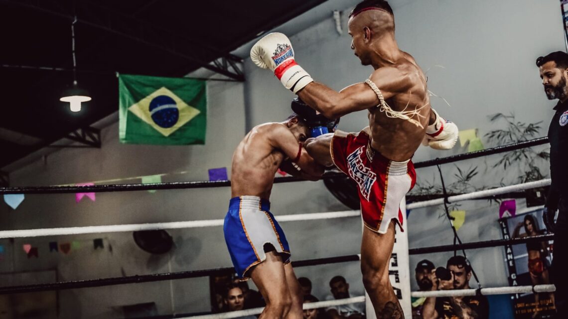 Murilo Oliveira vence a luta principal do Pairojnoi Stadium; Ícaro e Maicon farão final do GP 67kg